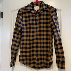 Men’s American Eagle button down.